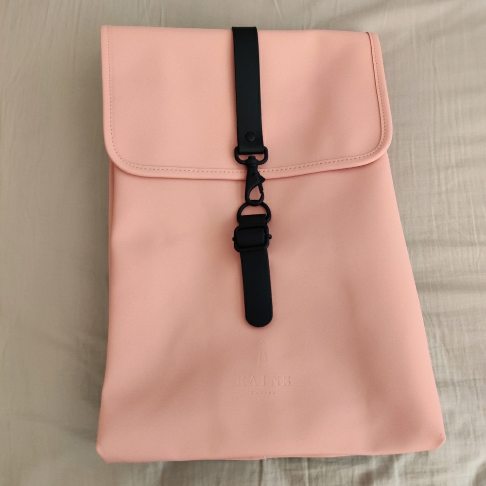 Rains rucksack bag coral like new